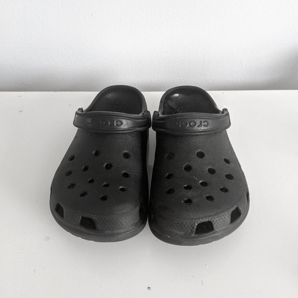 Black crocs
